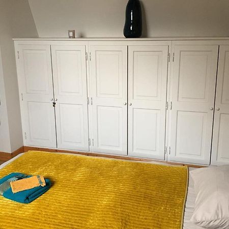 Appartement Au Centre De Richelieu Bagian luar foto