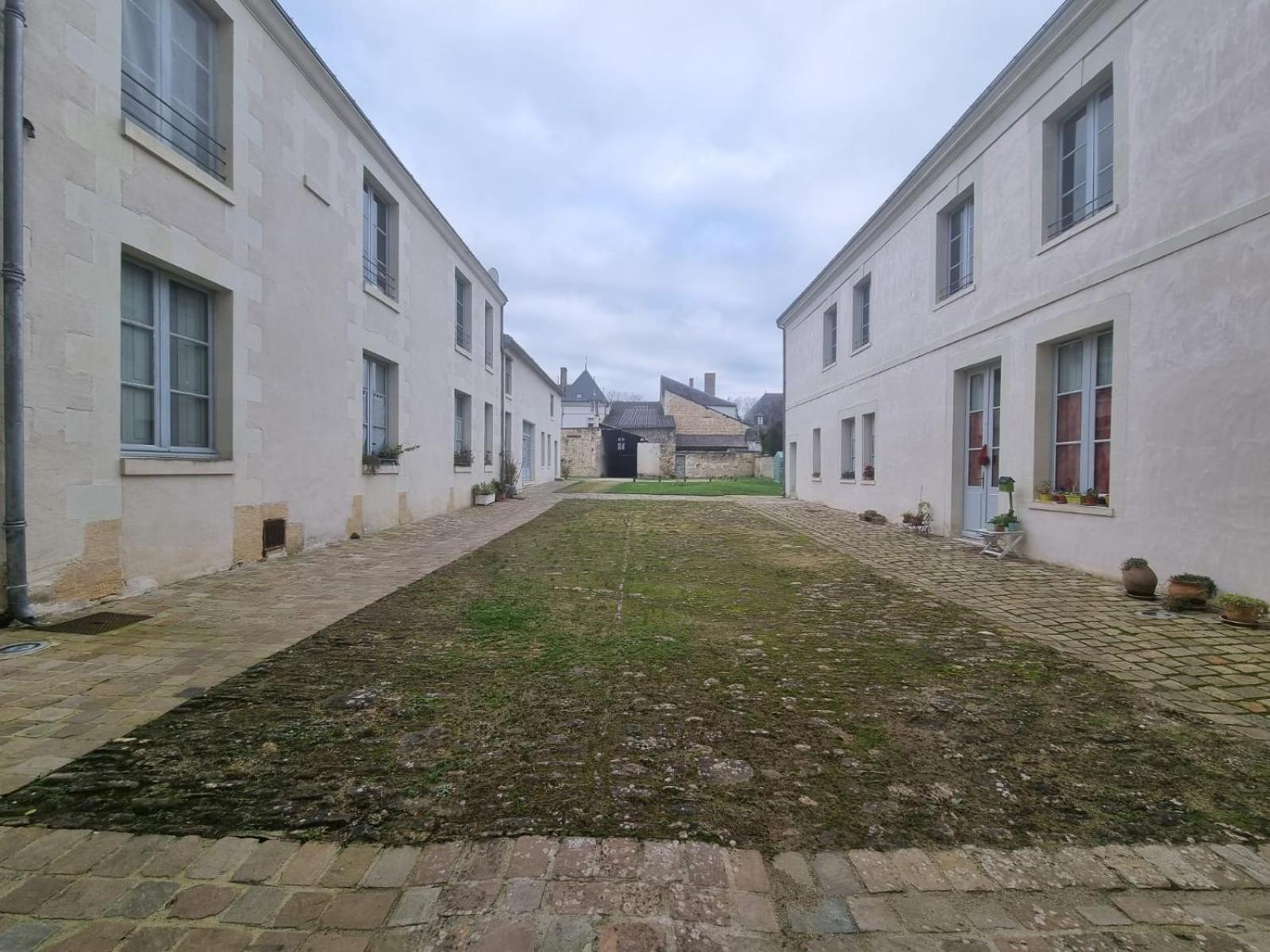 Appartement Au Centre De Richelieu Bagian luar foto